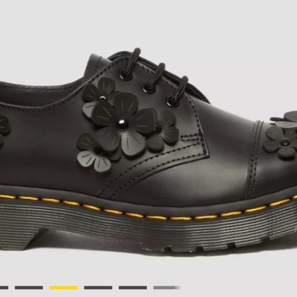 Brand New With Box Doc Martens 1460 Flower Applique Oxfords sz 8 US - Picture 3 of 9
